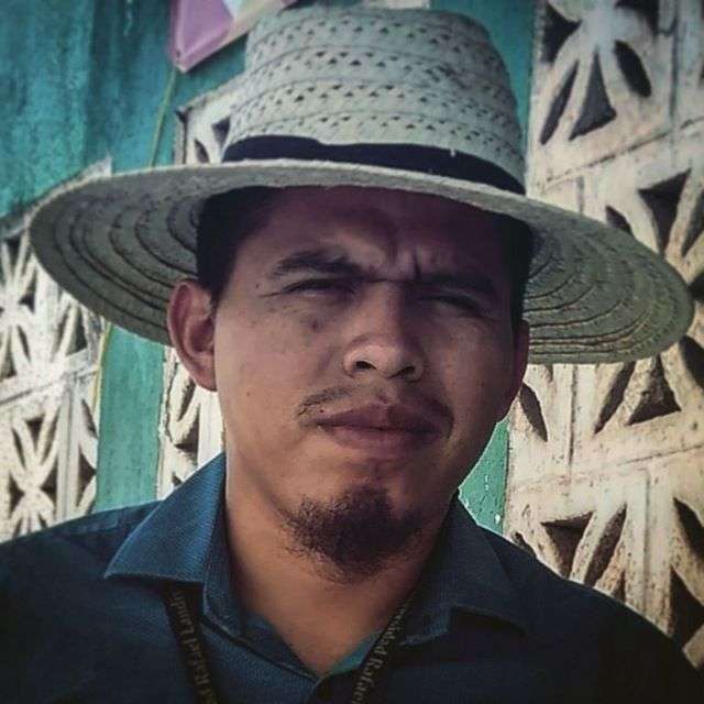 Picture of Elias Oxom