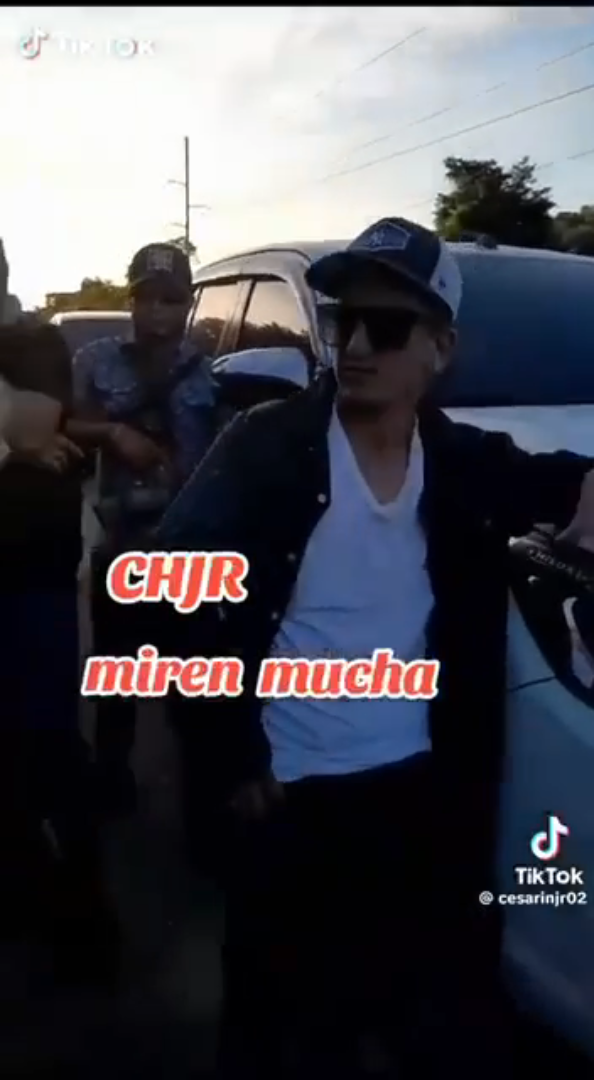 Grupo de hombres armados en Petén que desalojó y atacó a la ciudadanía el 12 de octubre. Foto cortesía