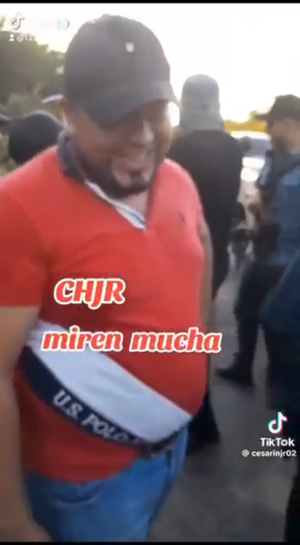 Grupo de hombres armados en Petén que desalojó y atacó a la ciudadanía el 12 de octubre. Foto cortesía